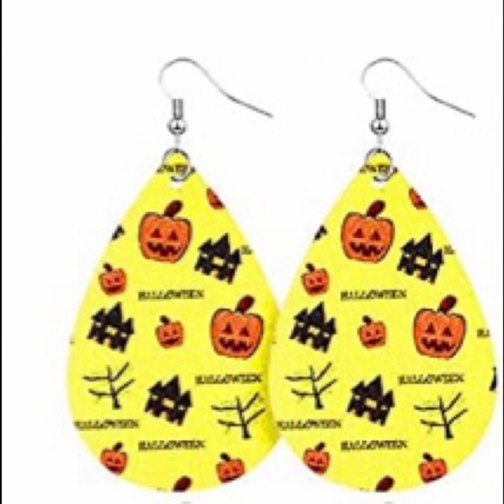 ⭐️3/$17⭐️ OR ❌FREE WITH PURCHASE❌  Cute & Spooky Halloween Teardrop Earrings